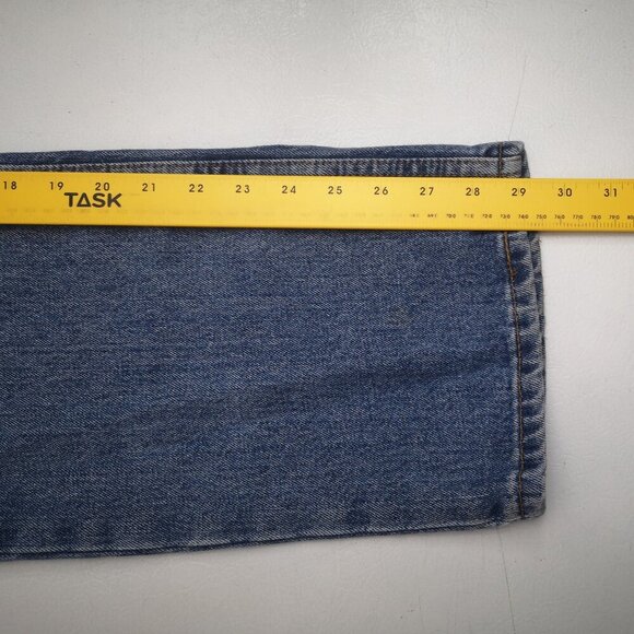 Levi's 516 Men's Size 36/30 Medium Wash Straight Legs Blue Jeans - Picture 11 of 11